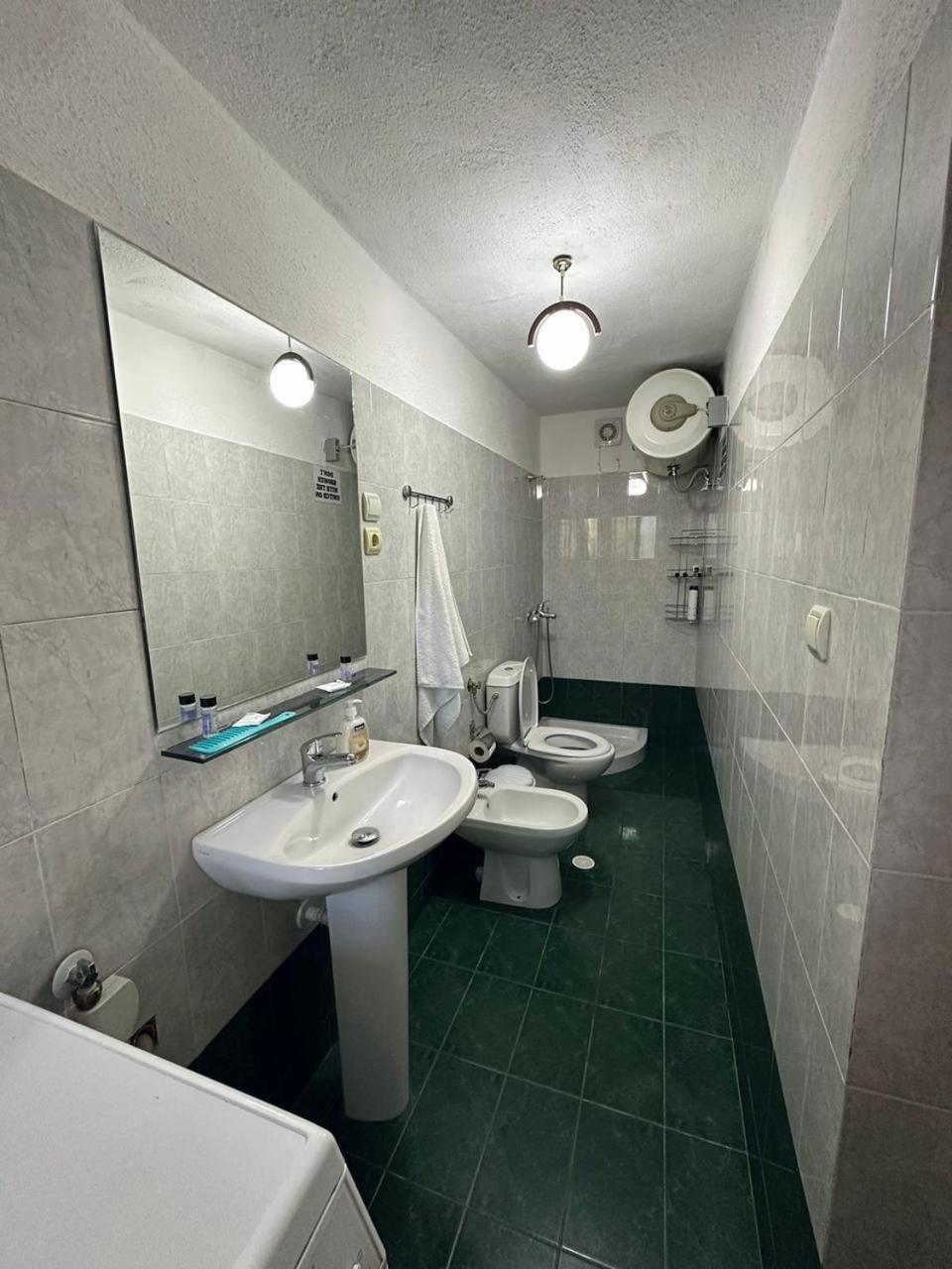 Geri Guesthouse Gjirokastra Kültér fotó