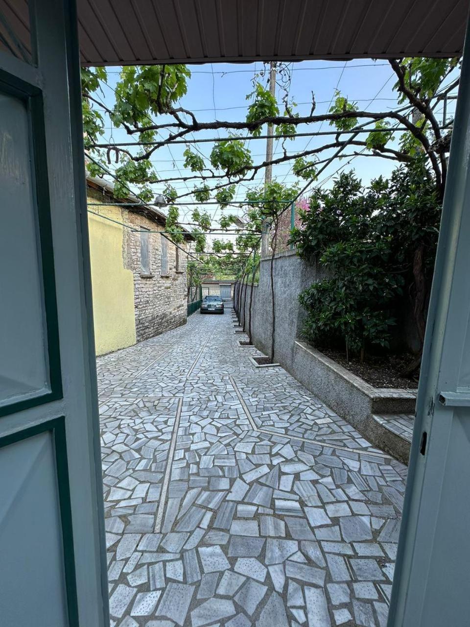 Geri Guesthouse Gjirokastra Kültér fotó
